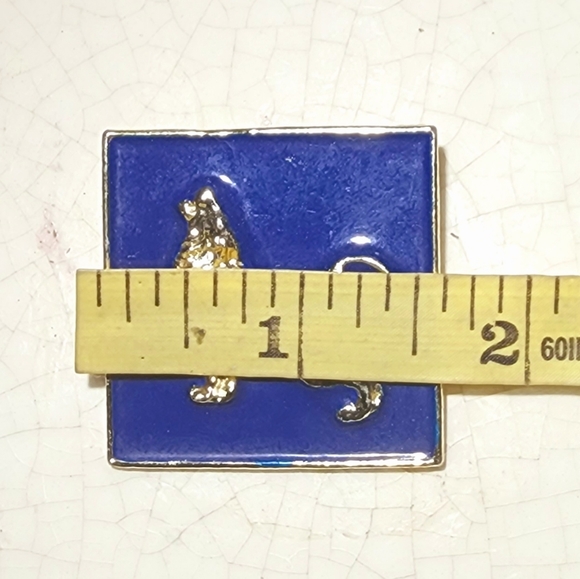 Vintage Blue and gold Leo roaring lion Taurus signed brooch - Picture 5 of 5